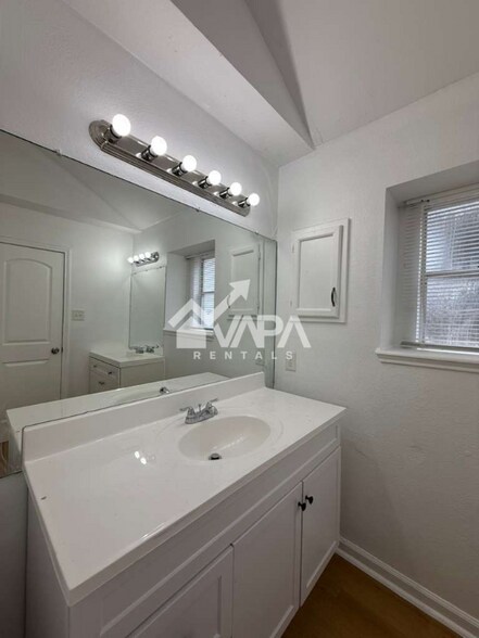 Building Photo - 14614 Highland