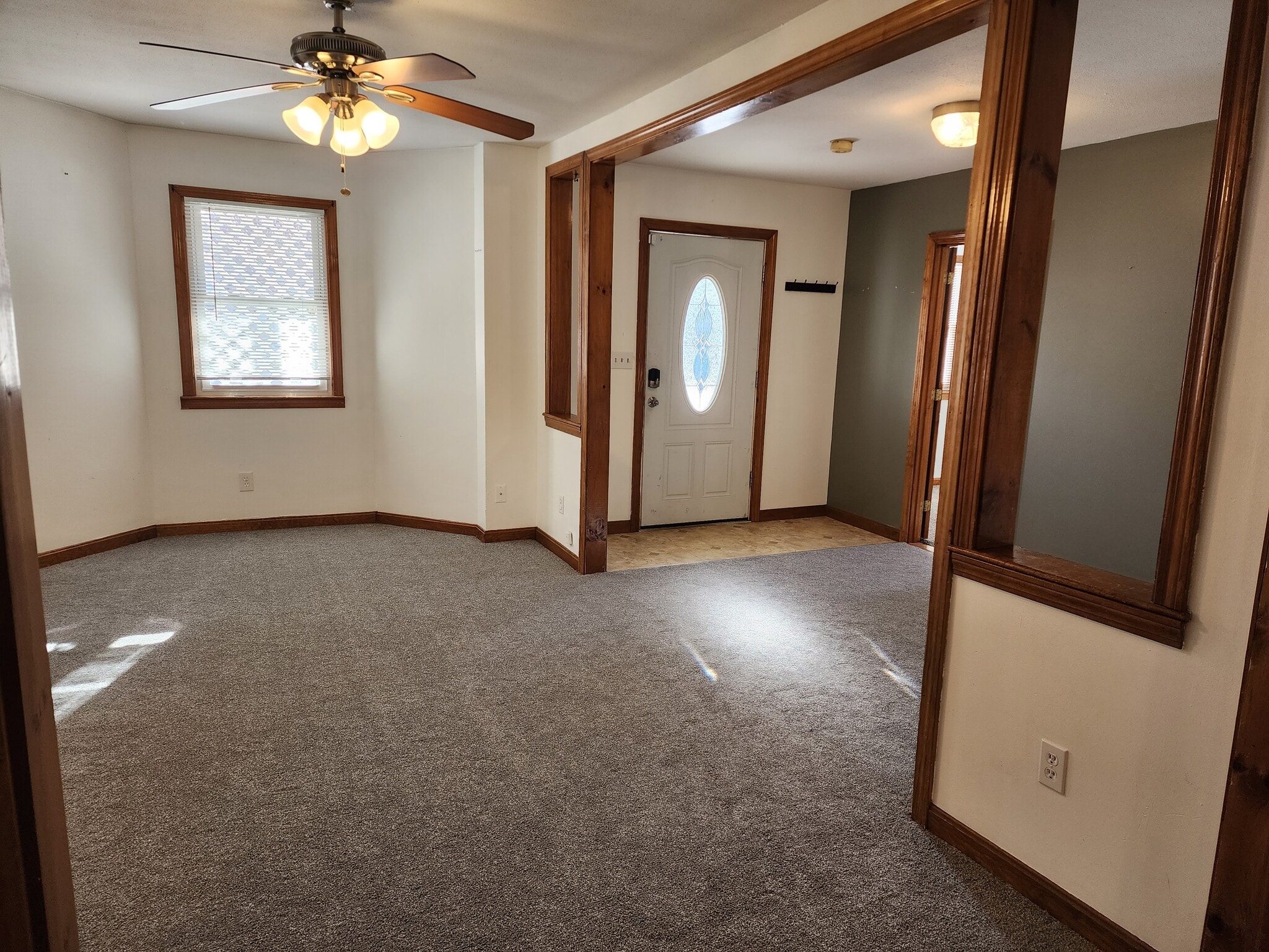 Building Photo - 31 Elm St