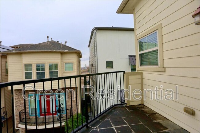 Building Photo - 114 Heights Blvd