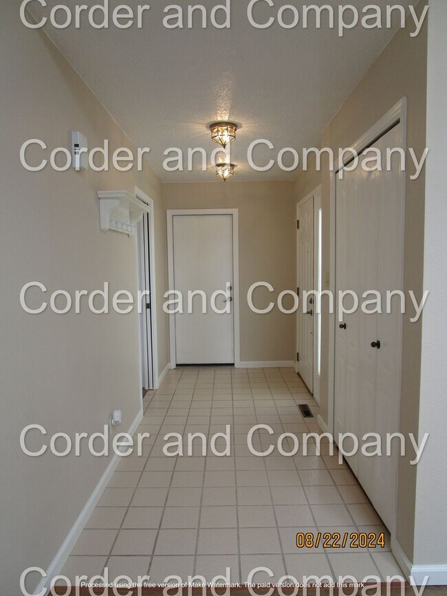 Building Photo - Cute 2 Bedroom, 2 Bathroom, 2 Car Garage and 1,562 Sq. Ft. home in 55+ Community in Rio Rancho.