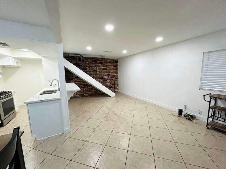 Building Photo - 1721 Normandy Pl