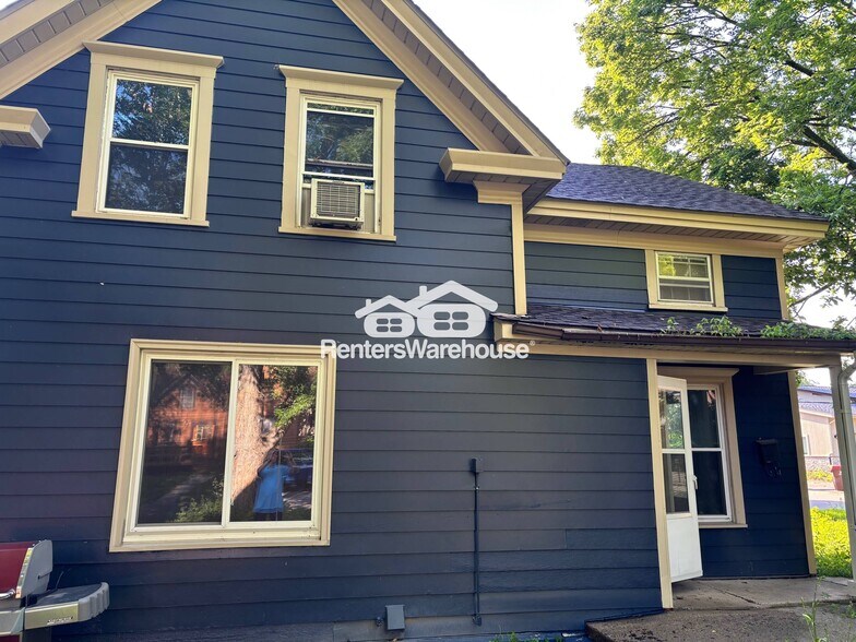 Building Photo - 320 4th St W