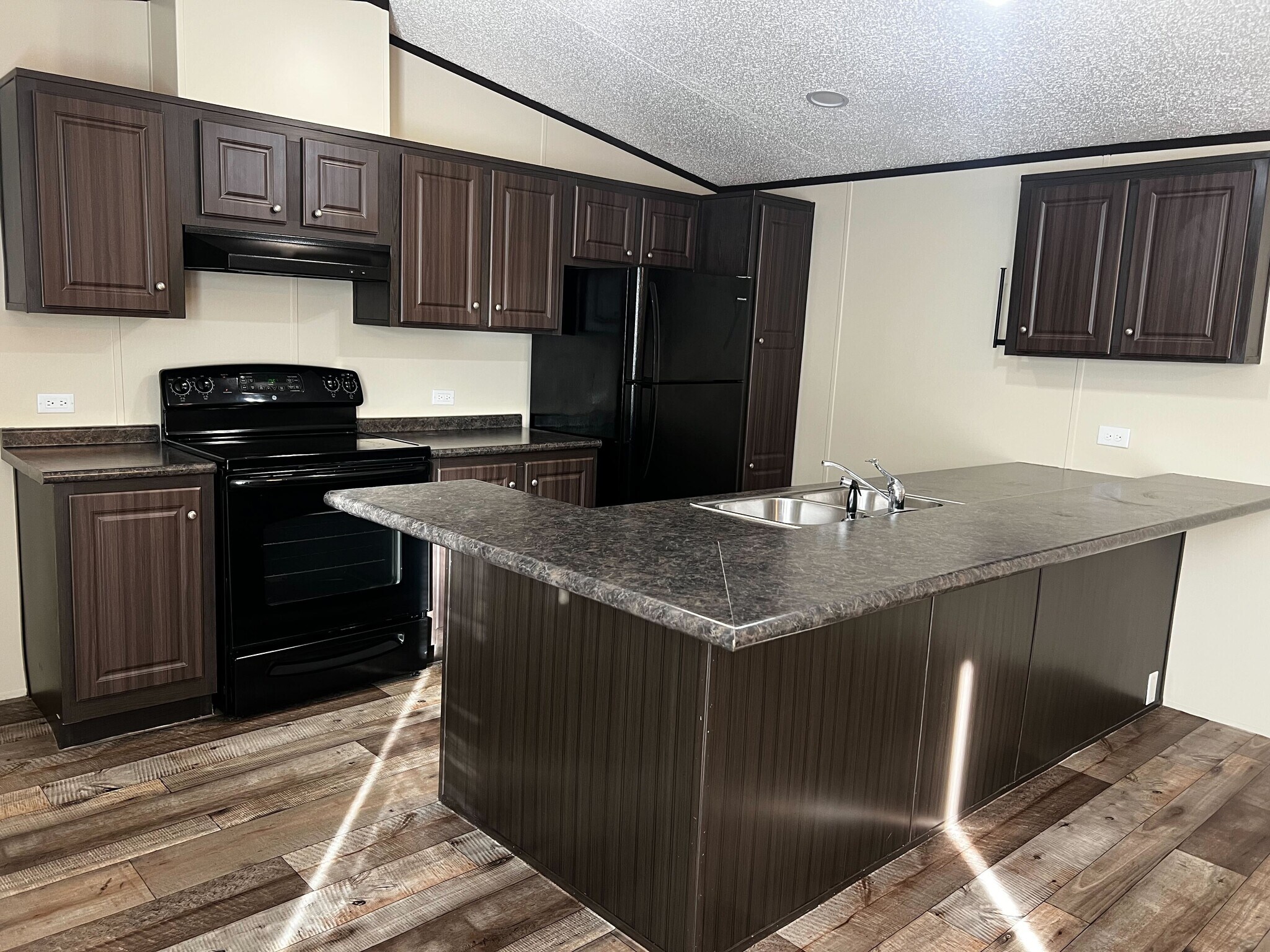 Building Photo - 709 N Collins Fwy