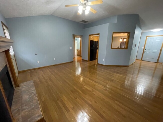 Building Photo - This All Brick home is Located in Orchard Crest West!