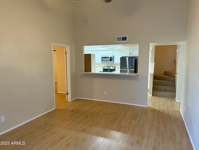 Building Photo - 850 S River Dr