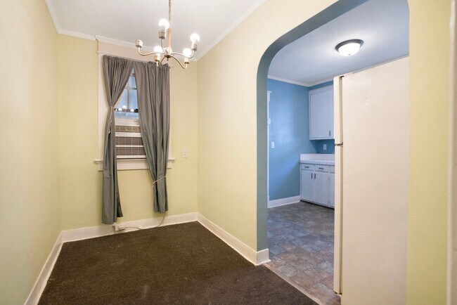 Building Photo - Charming Historic 2BR Apartment with Garag...