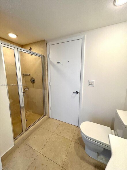 Building Photo - 475 Brickell Ave