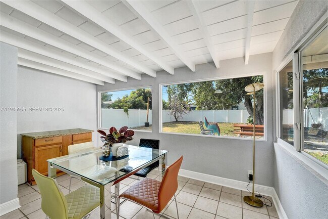 Building Photo - 2826 Dewey St