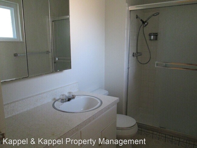 Building Photo - 3 br, 2 bath House - 215 Begonia Boulevard