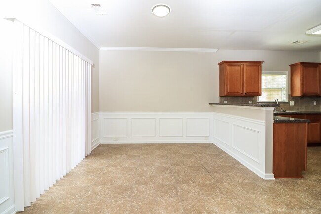 Building Photo - 251 Palisades Dr