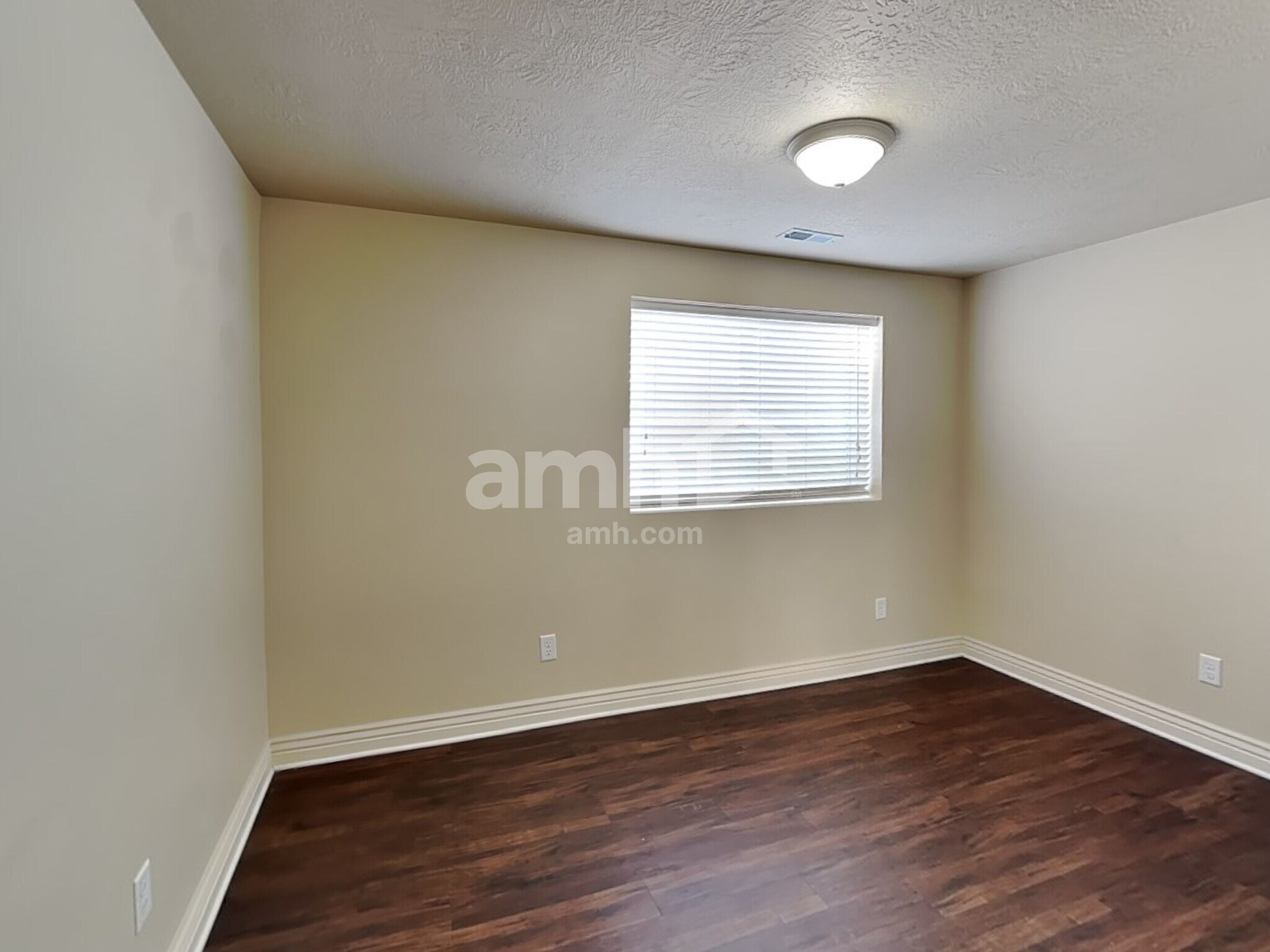 Building Photo - 856 E 2150 S