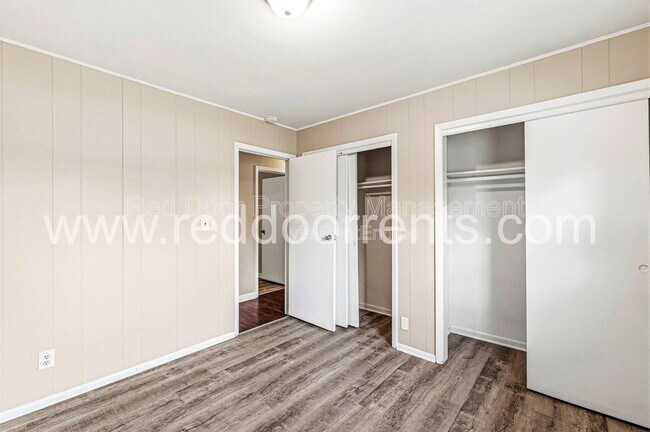 Building Photo - 5563 E 34th St