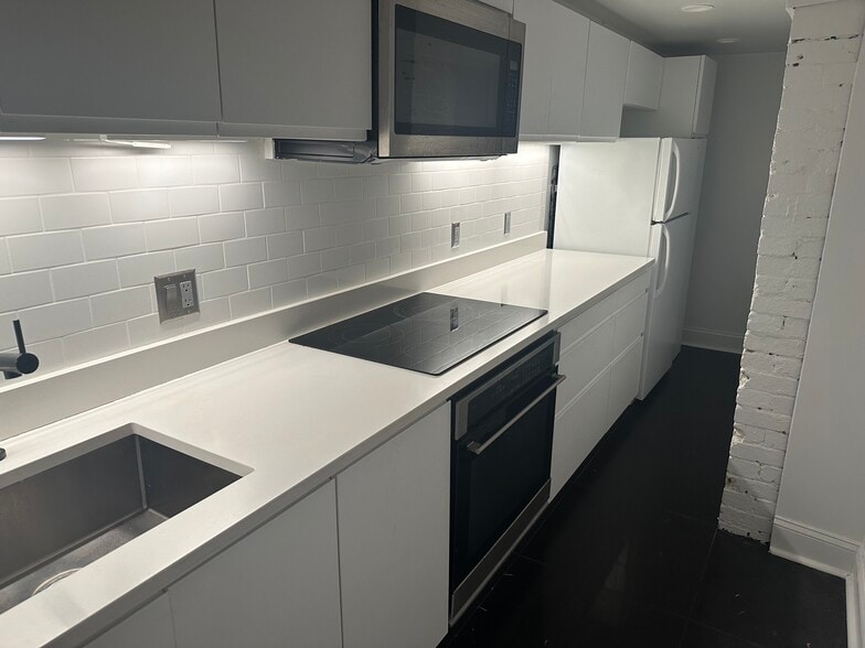 Building Photo - 1721 Riggs Pl NW