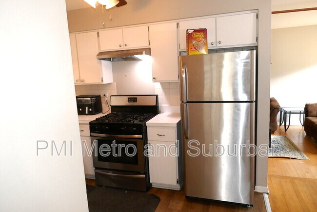 Building Photo - 828 N Austin Blvd