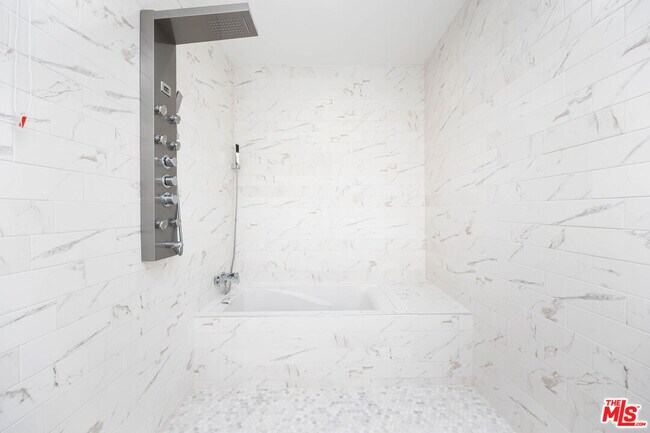 Building Photo - 1110 W Muirlands Dr