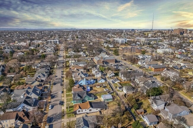 Building Photo - 908 Gilmore Ave