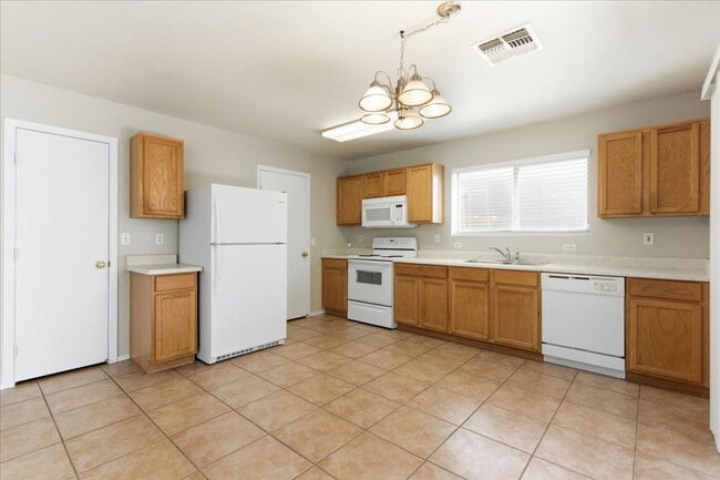 Building Photo - 3 Bedroom Home in Cooper Commons Near S Cooper Rd and E Hunt Highway!