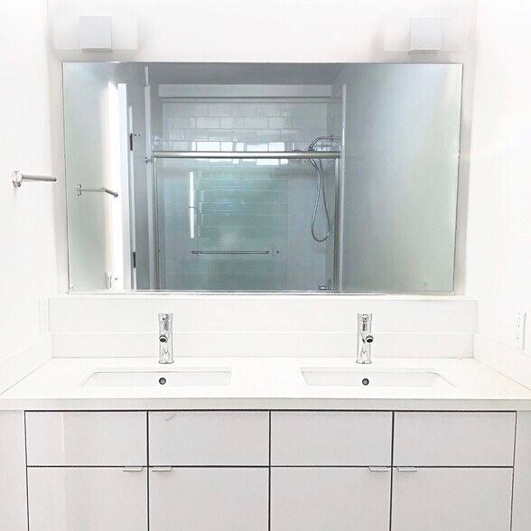 Building Photo - 10839 Kling St