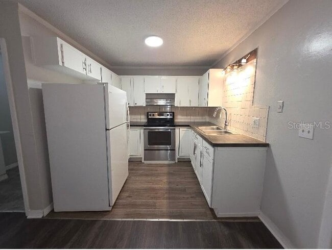 Building Photo - 843 Grove Ave