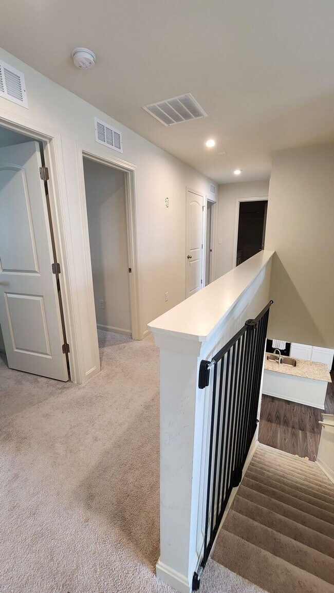 Building Photo - Spacious 4 Beds 3 Baths in Shelbyville