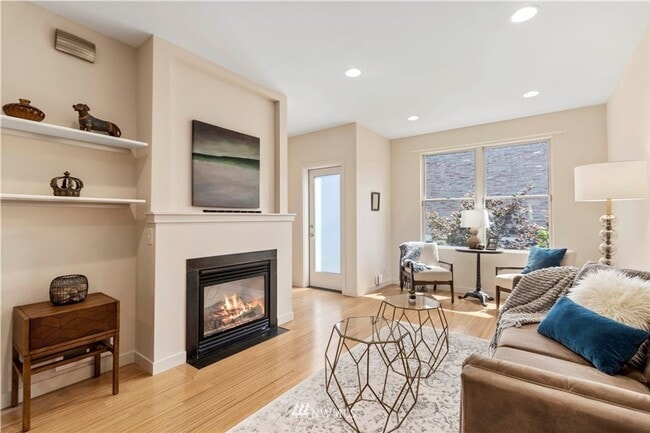 Building Photo - Columbia City Beauty with option to purcha...