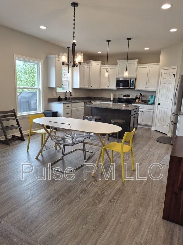 Building Photo - 6179 Ballyshannon Dr