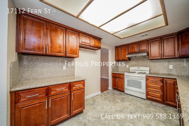 Building Photo - 17112 Fern St