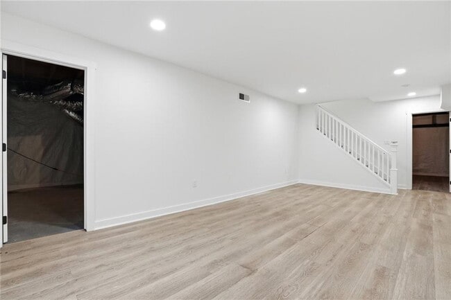 Building Photo - 313 Summit Ridge Dr