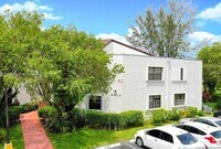 Building Photo - 9409 Fontainebleau Blvd