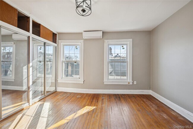 Building Photo - 84-21-84120 120th St