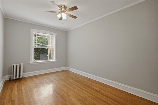 Building Photo - 1725 W Thorndale Ave