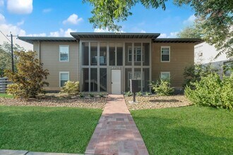 Building Photo - Spacious Mid-Century Charmer with Screened-In Balcony