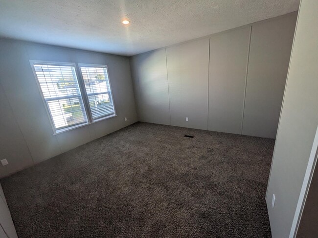 Building Photo - 472 Montana