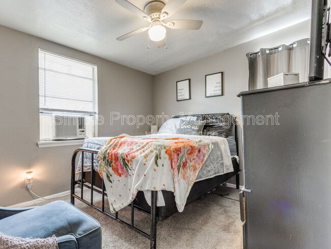 Building Photo - 1234 Iowa St