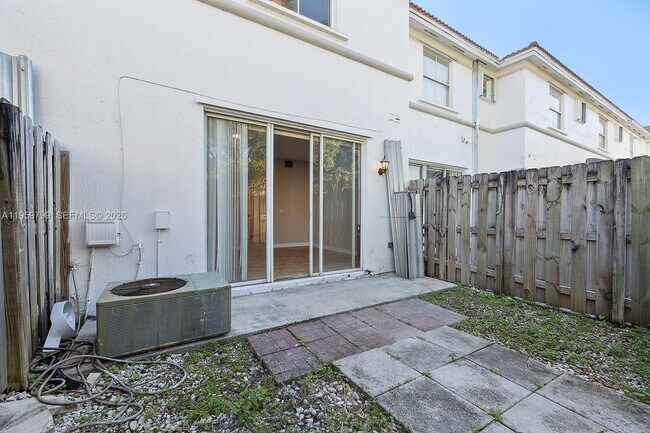 Building Photo - 3952 SW 157th Ave