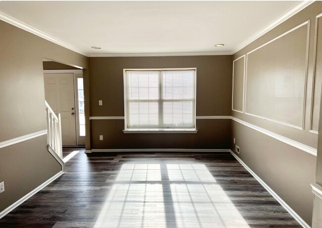 Building Photo - 3201 Saxony Dr