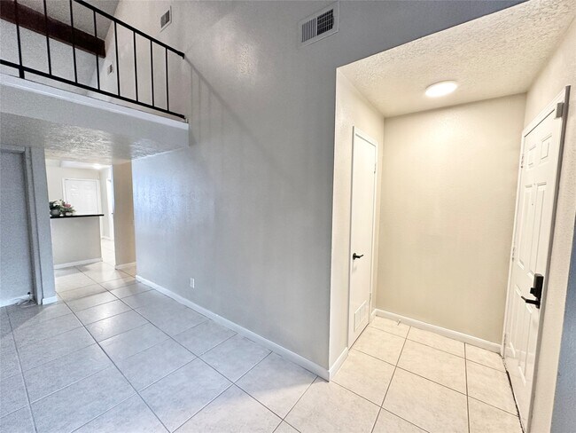 Building Photo - 9164 Wilcrest Dr