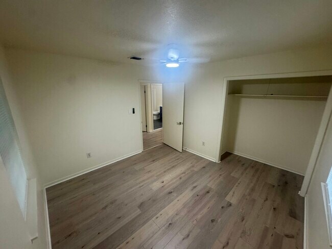 Building Photo - 3013 W La Rua St