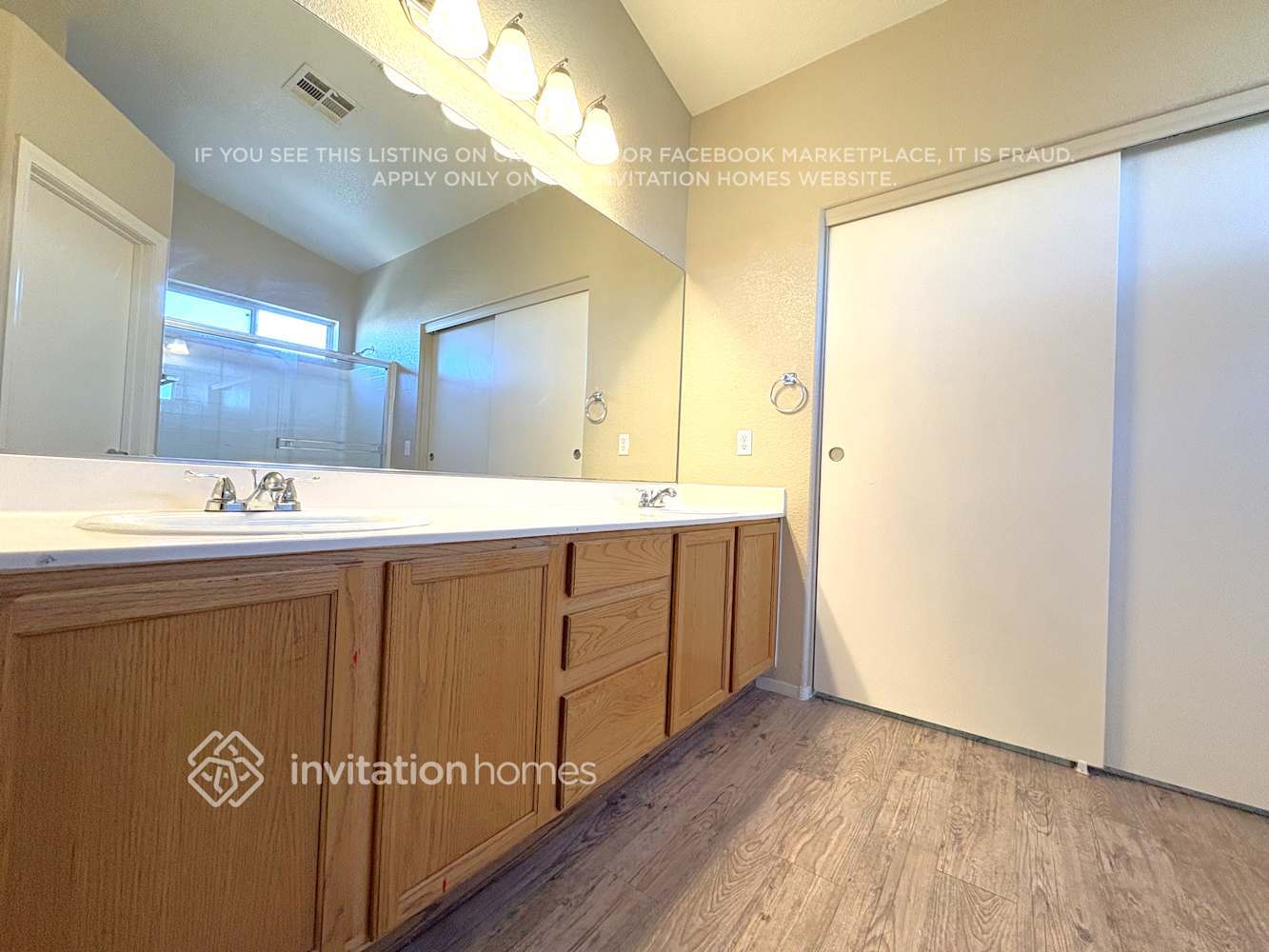 Building Photo - 6040 Soft Springs St