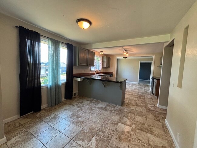 Building Photo - 3604 Madrona St