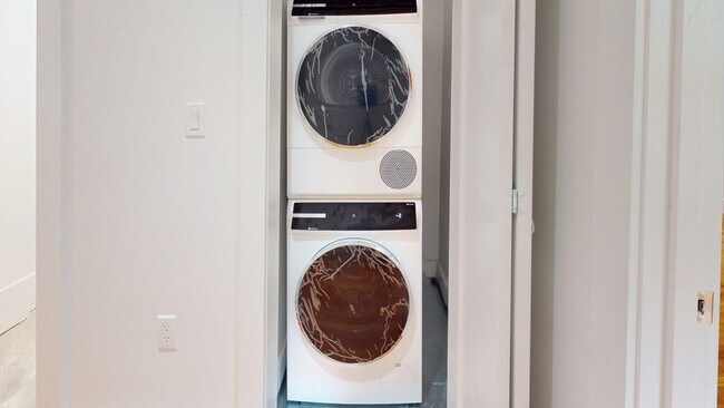 Building Photo - 21 Regent Cir