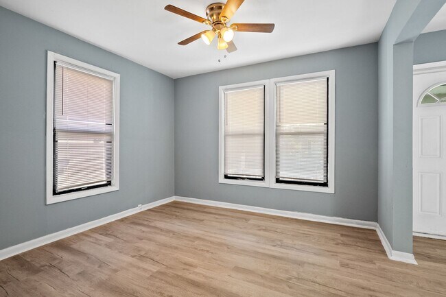 Building Photo - Dutchtown 2 bed 1 bath Single-Family for R...