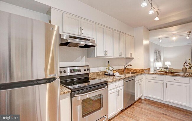 Building Photo - 927 S Rolfe St