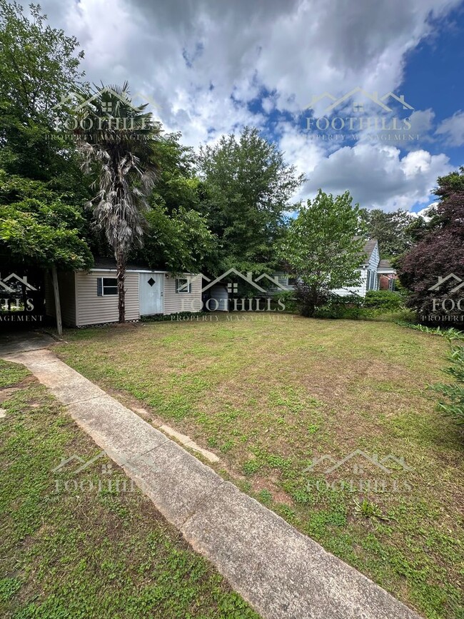 Building Photo - Beautifully updated cottage! 3-Bedroom/2-B...