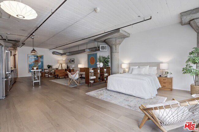 Building Photo - 200 N San Fernando Rd