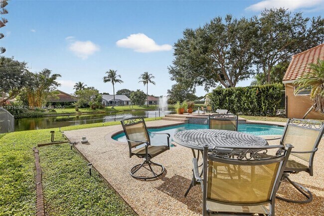 Building Photo - 9481 Oak Grove Cir