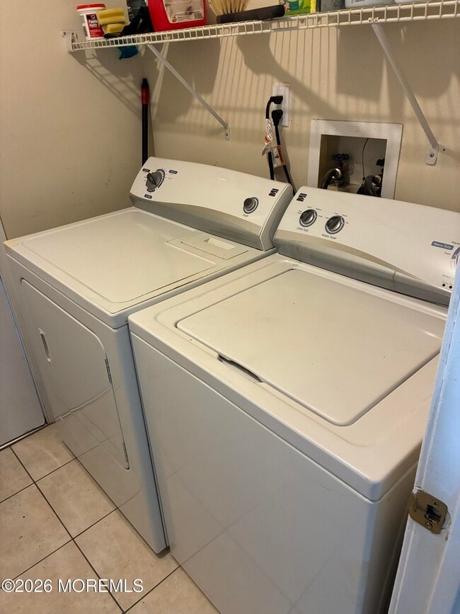 Building Photo - 43 Jaffreyton Close