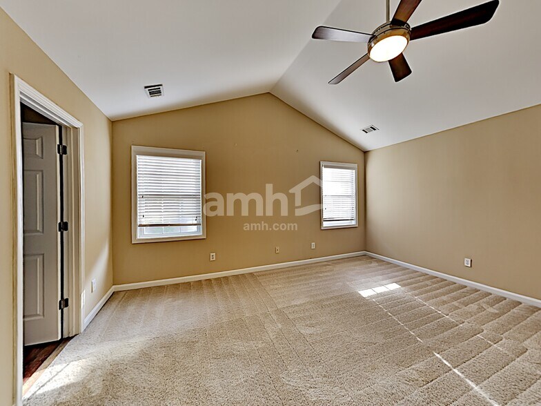 Building Photo - 1852 Clear Springs Ln