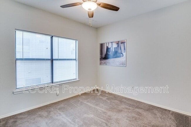 Building Photo - 2728 Reagan St
