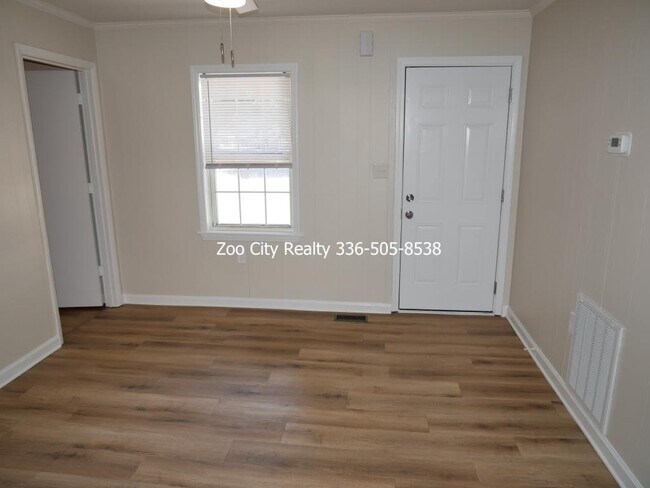 Building Photo - 1342 Old Cedar Falls Rd